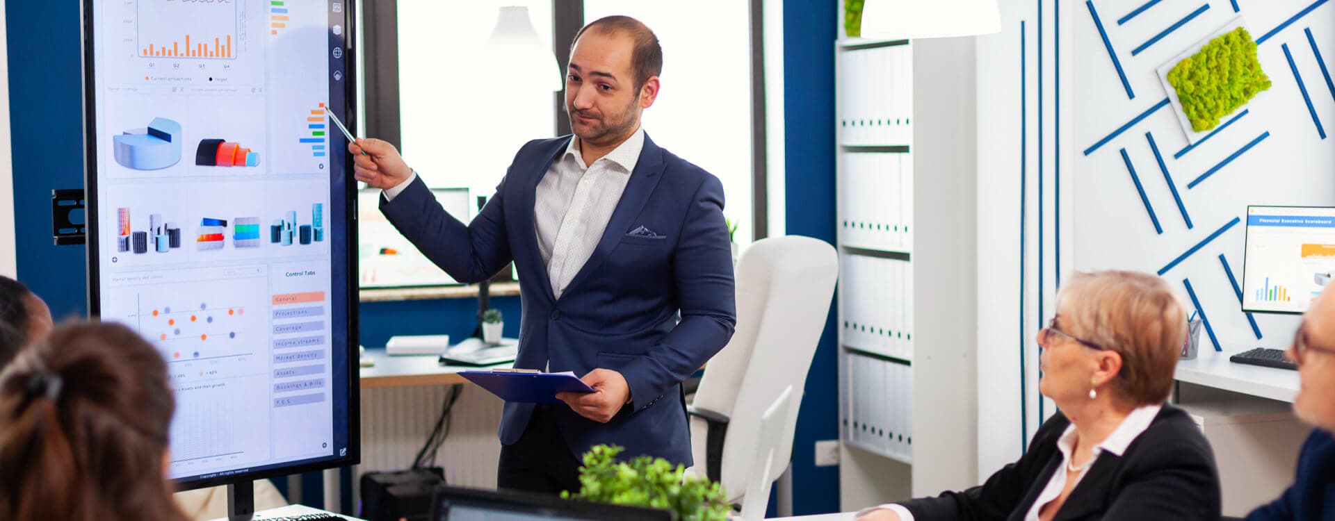 man having presatation